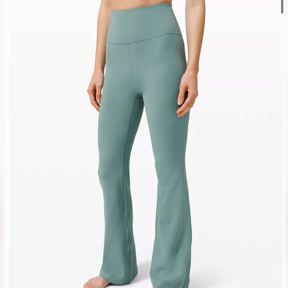lululemon groove pants 🤍 - Picture 3 of 4